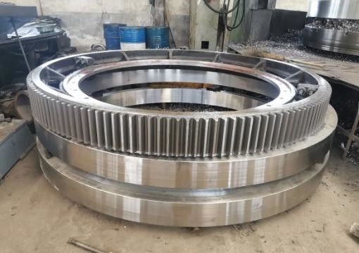 鉱山製造所のための GS42CrMo4 合金の鋳造物の製鉄所の胴回りギヤ リング ギヤ