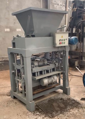 小さい押出機のディーゼル機関の煉瓦作成機械1800 Pieces/H